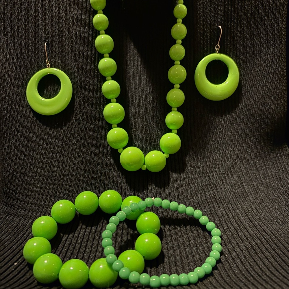 Bright Green Bead Necklace, Earrings & Bracelet Set - Unbranded